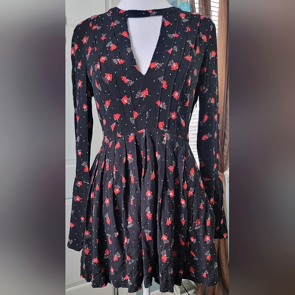 Free People Tegan Mini Dress Women's 4 Black & Red Floral Fit n Flare Long Sleev - Picture 1 of 14